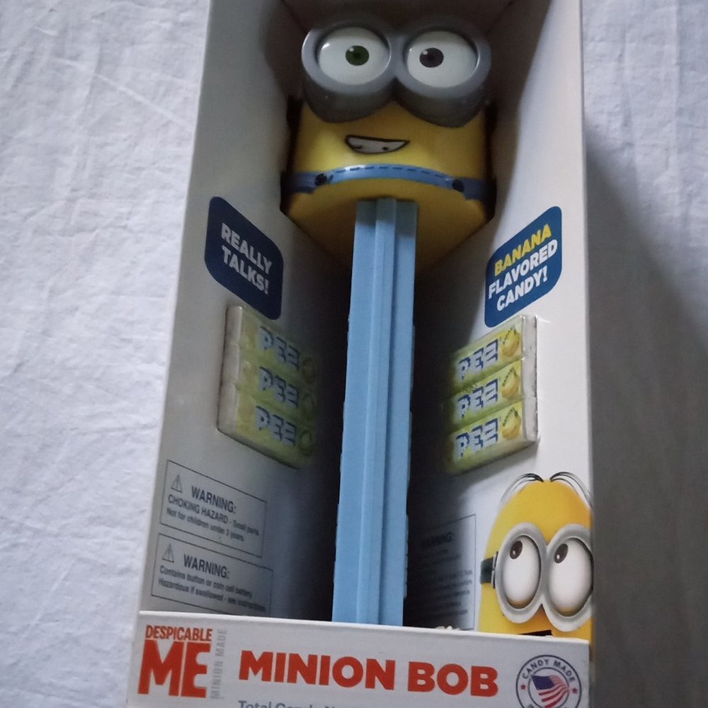 GIANT MINION BOB  PEZ DISPENSER (10")